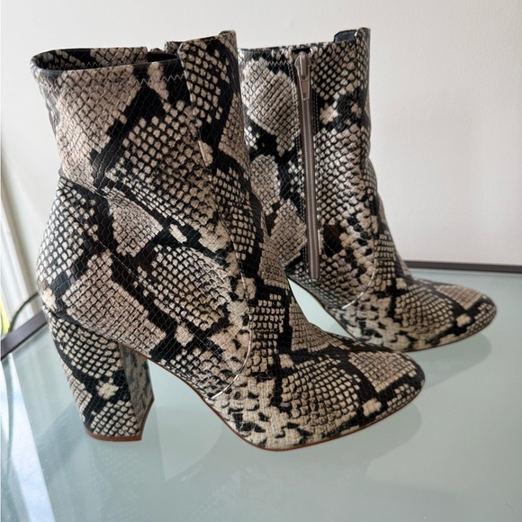 ALDO Snakeskin heeled ankle Booties - Women size 10 US - Picture 3 of 13